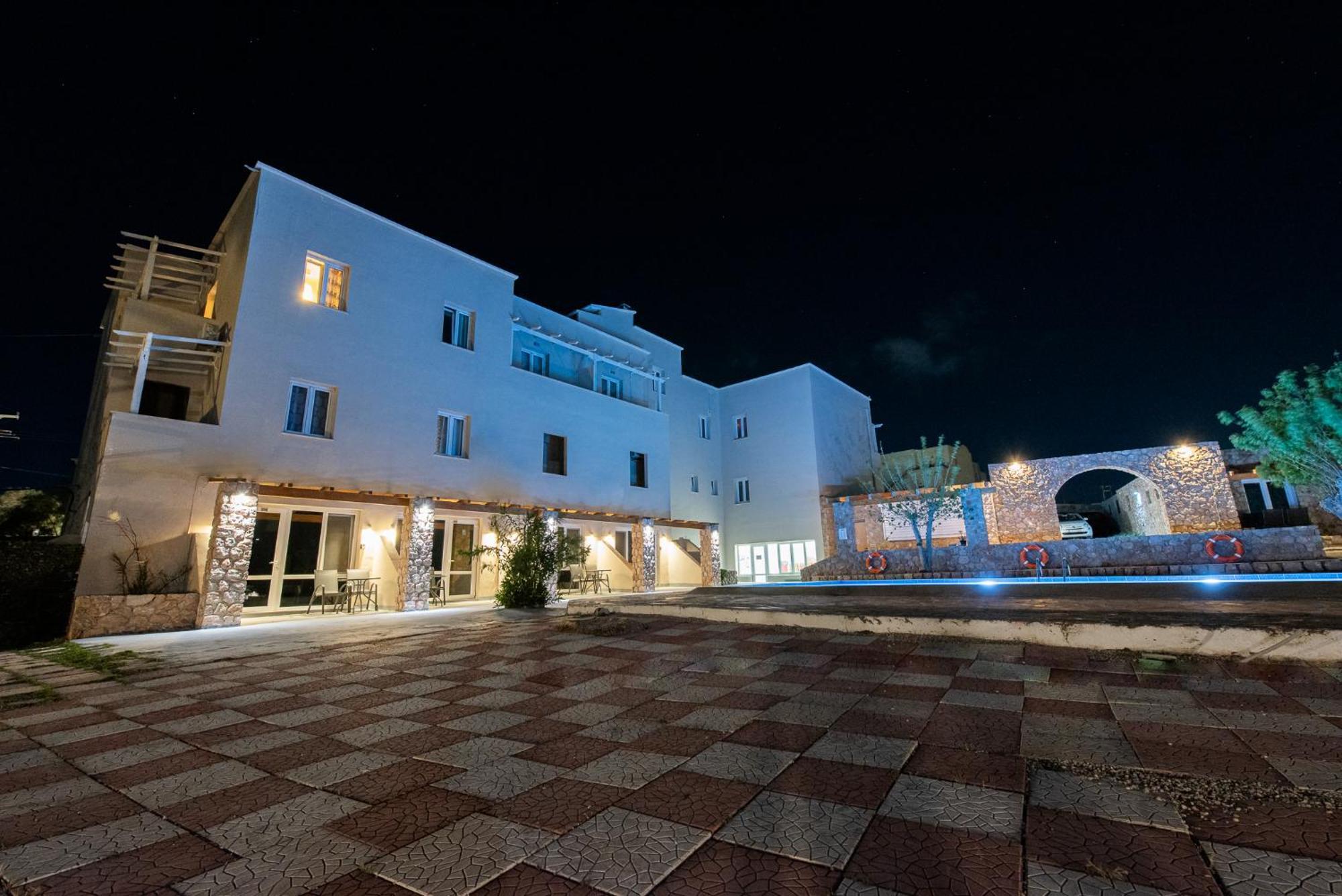 Gin Wellness Hotel Pyrgos Kallistis Exterior photo