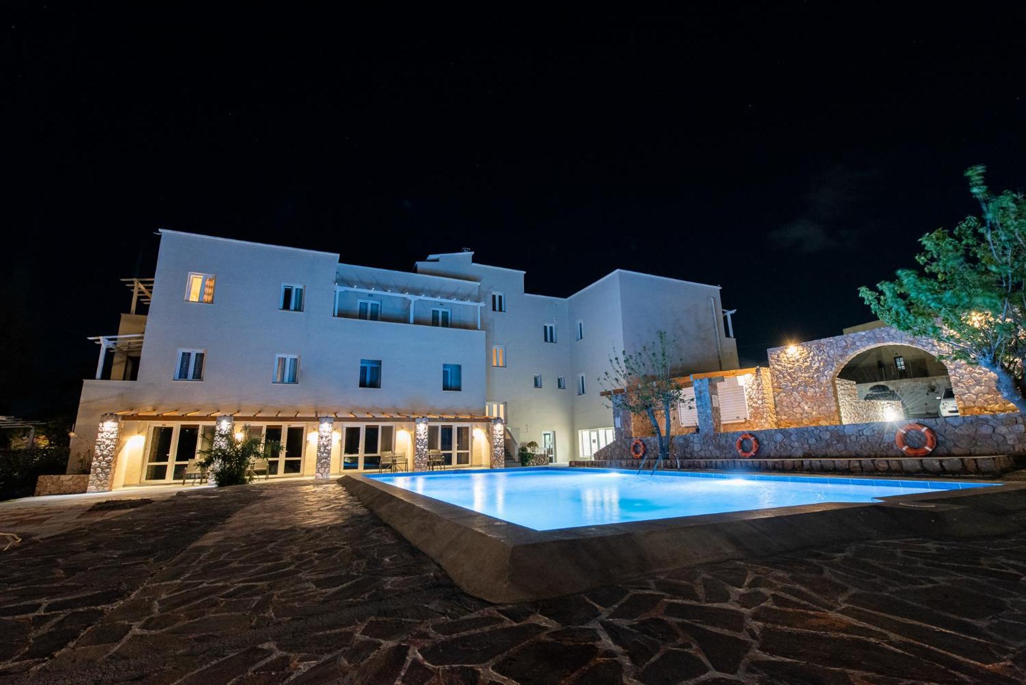 Gin Wellness Hotel Pyrgos Kallistis Exterior photo