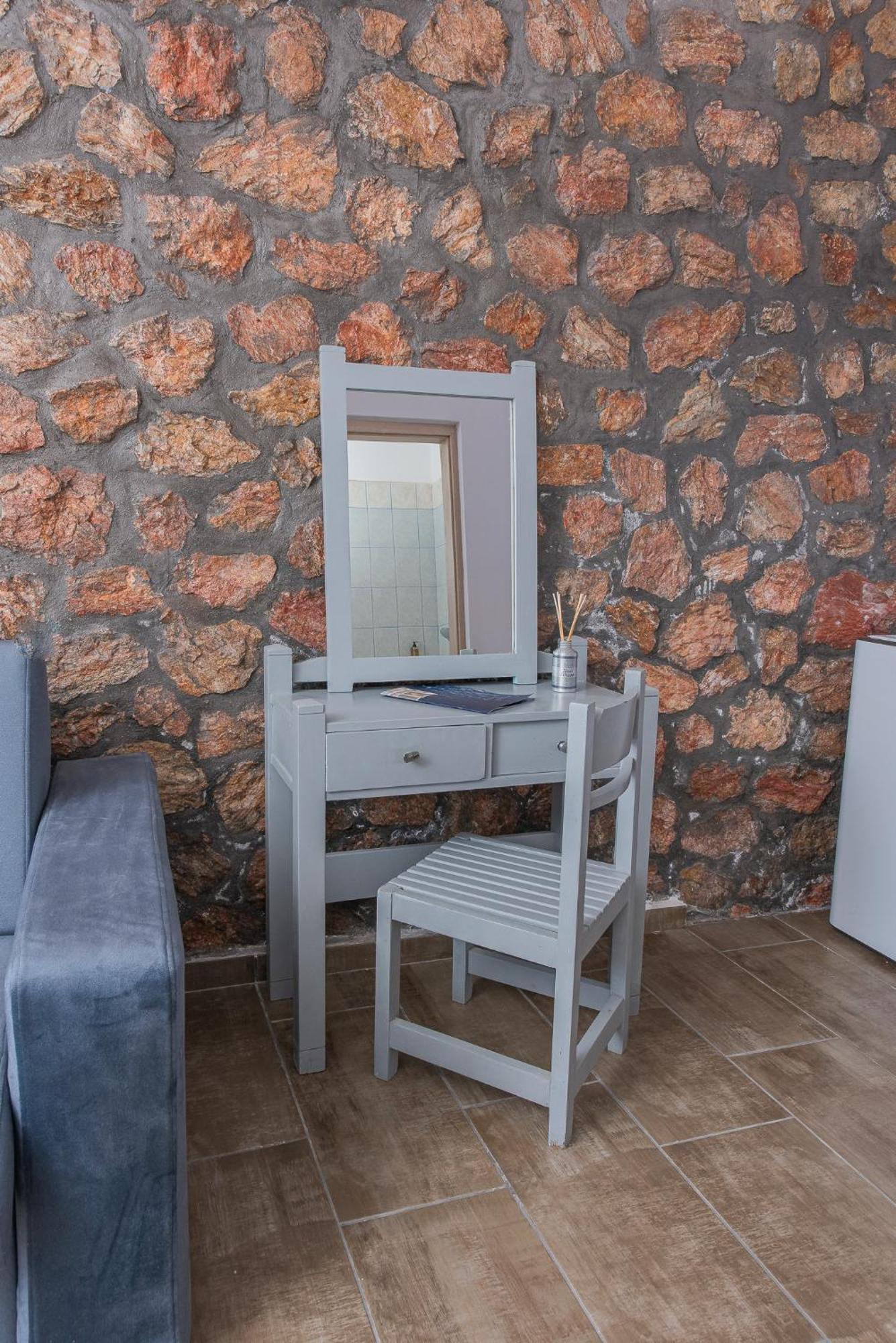 Gin Wellness Hotel Pyrgos Kallistis Exterior photo